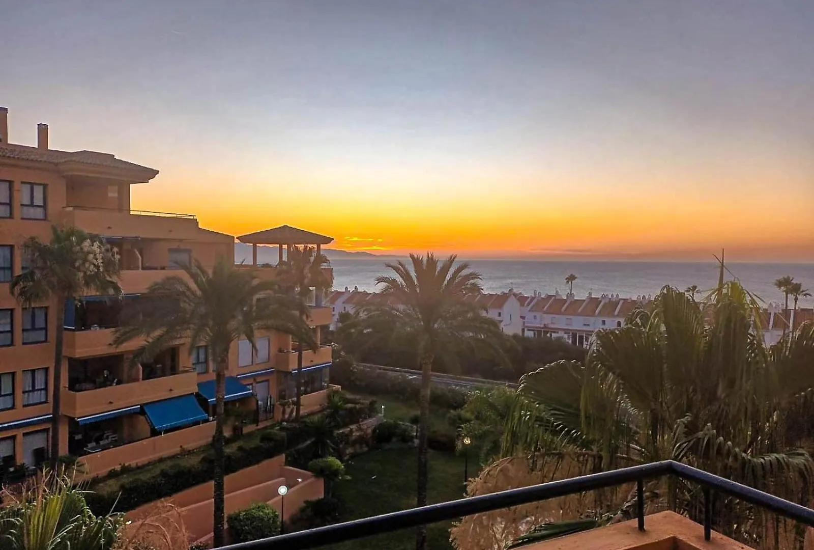 Beautiful Sea Views Duplex Penthouse In Manilva location